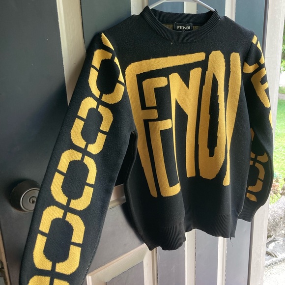 Black sweater with yellow Fendi  lettering - Picture 3 of 7